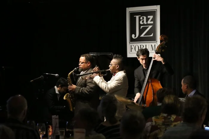Picture of Roy Hargrove playing