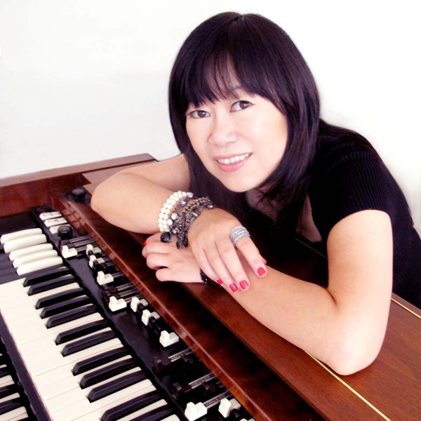 A photograph of Jazz musician Akiko Tsuruga
