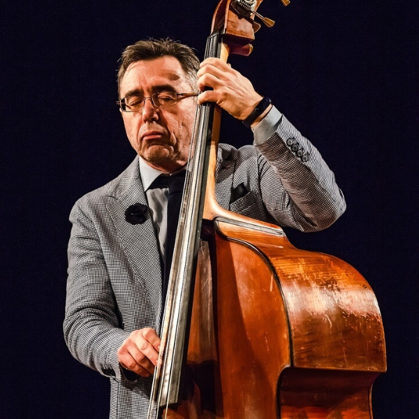 A photograph of Jazz musician Ark Ovrutski